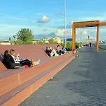 Self Check-in Free Parking Near Metro Stations And Bus Westside S6 * Бухарест