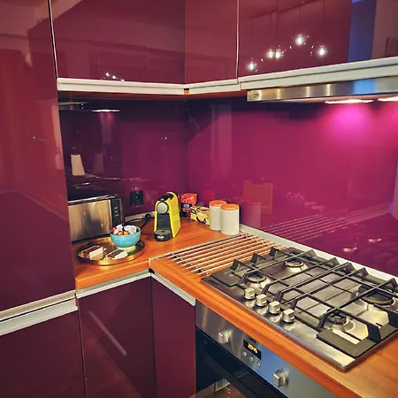 Self Check-in Free Parking Near Metro Stations And Bus Westside S6 *