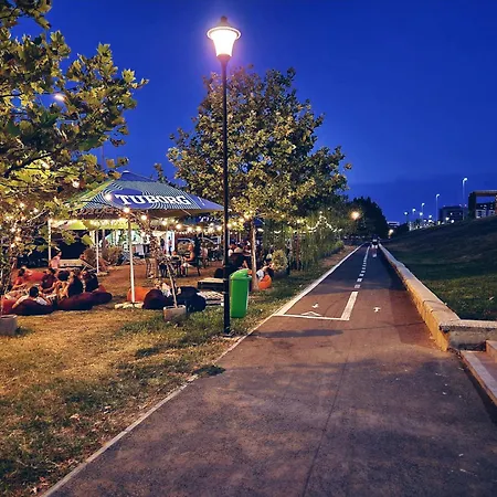 Self Check-in Free Parking Near Metro Stations&bus Westside S6