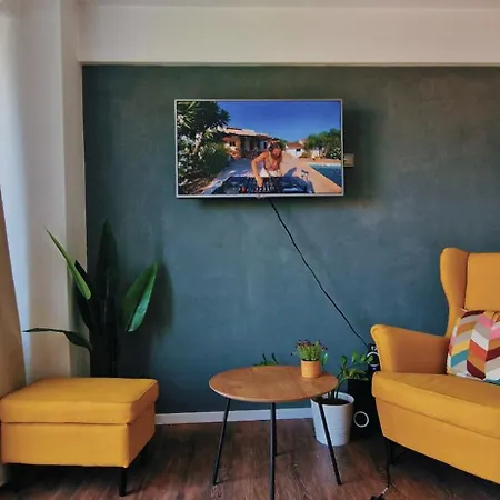 Self Check-in Free Parking Near Metro Stations And Bus Westside S6