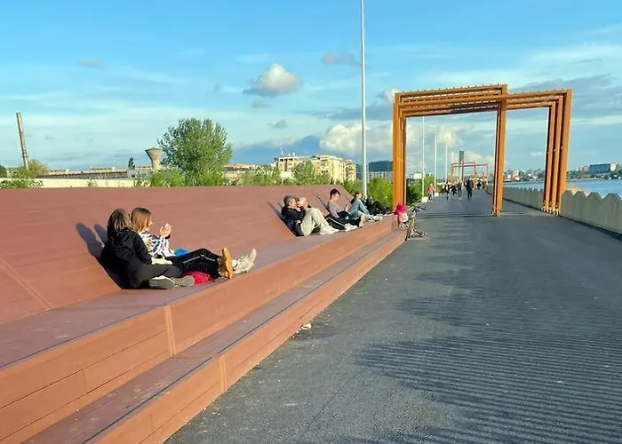 Self Check-in Free Parking Near Metro Stations And Bus Westside S6 * Bucareste