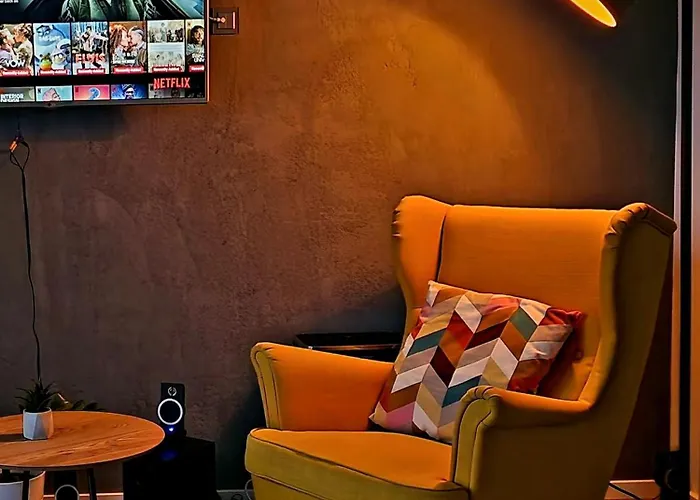 Self Check-in Free Parking Near Metro Stations And Bus Westside S6 Apartament