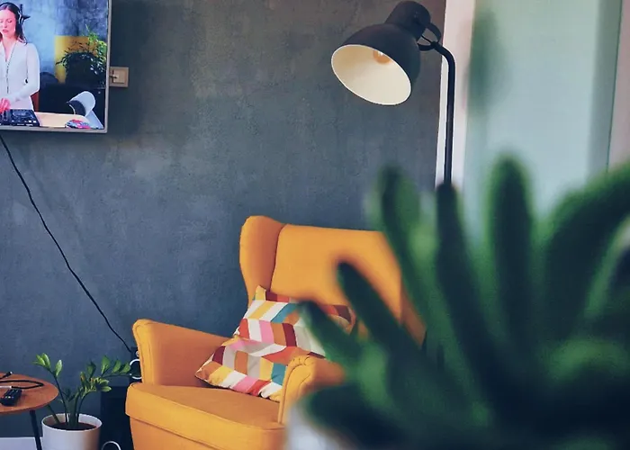 Self Check-in Free Parking Near Metro Stations And Bus Westside S6 Apartament