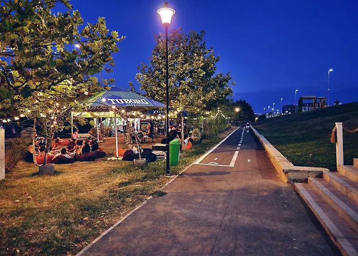 Self Check-in Free Parking Near Metro Stations And Bus Westside S6