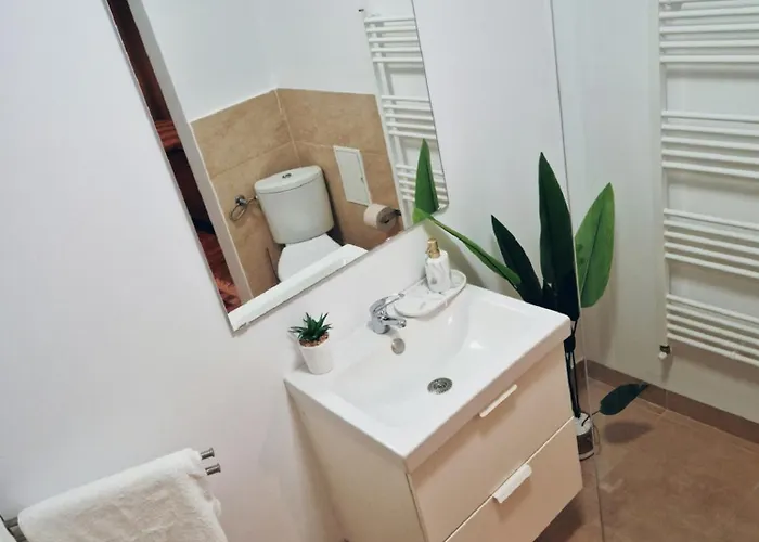 Self Check-in Free Parking Near Metro Stations And Bus Westside S6 * Bucureşti