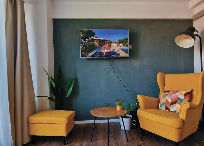 Self Check-in Free Parking Near Metro Stations And Bus Westside S6