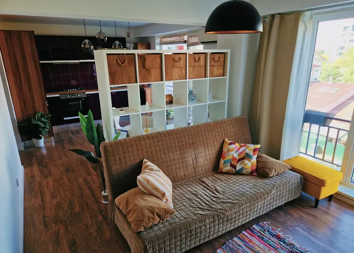 Self Check-in Free Parking Near Metro Stations And Bus Westside S6 *