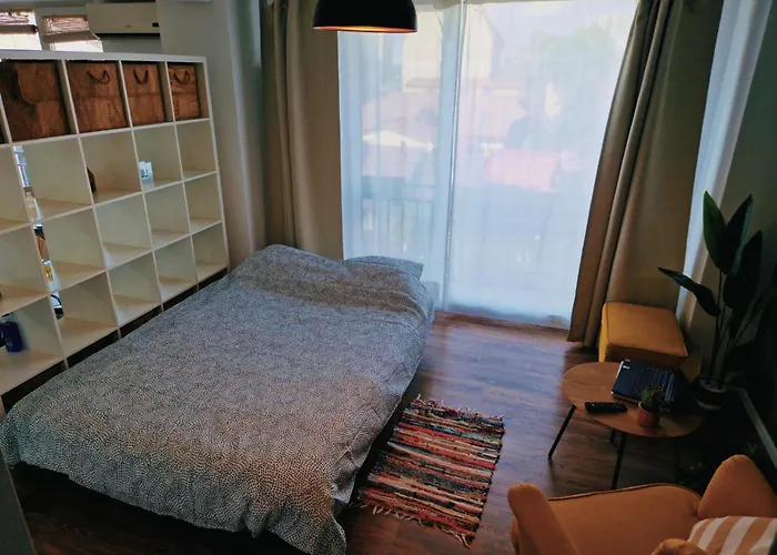 Self Check-in Free Parking Near Metro Stations And Bus Westside S6