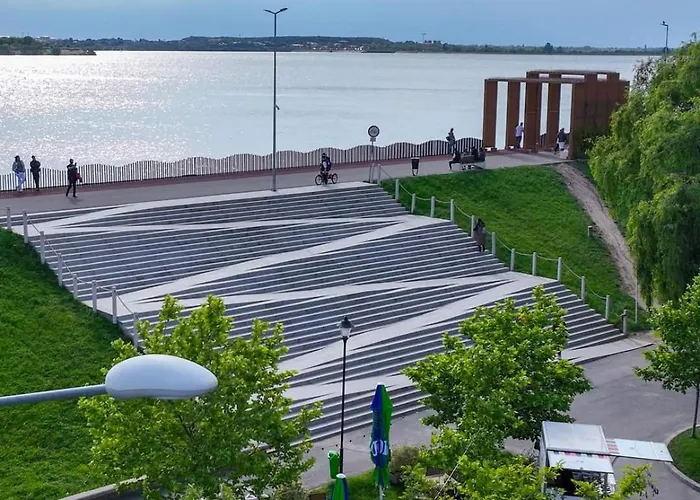 Self Check-in Free Parking Near Metro Stations And Bus Westside S6 *