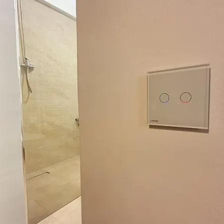 Self Check-in Free Parking Near Metro Stations And Bus Westside S6 *