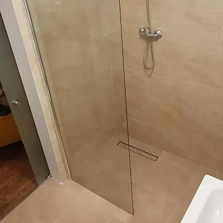 Self Check-in Free Parking Near Metro Stations And Bus Westside S6 * Bukareszt